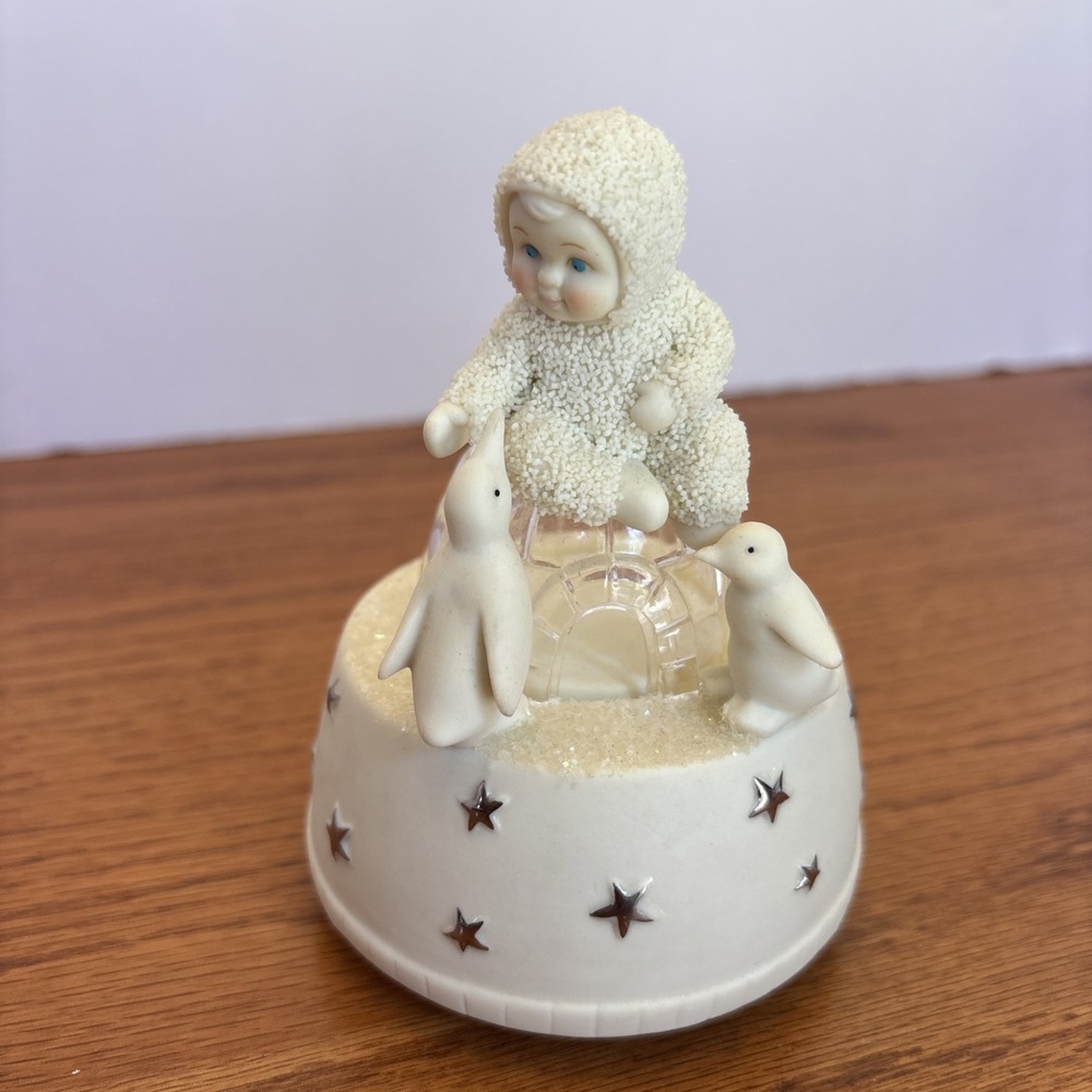 Snowbabies "Winter Wonderland" Figurine Music Box w/ Penguins Igloo